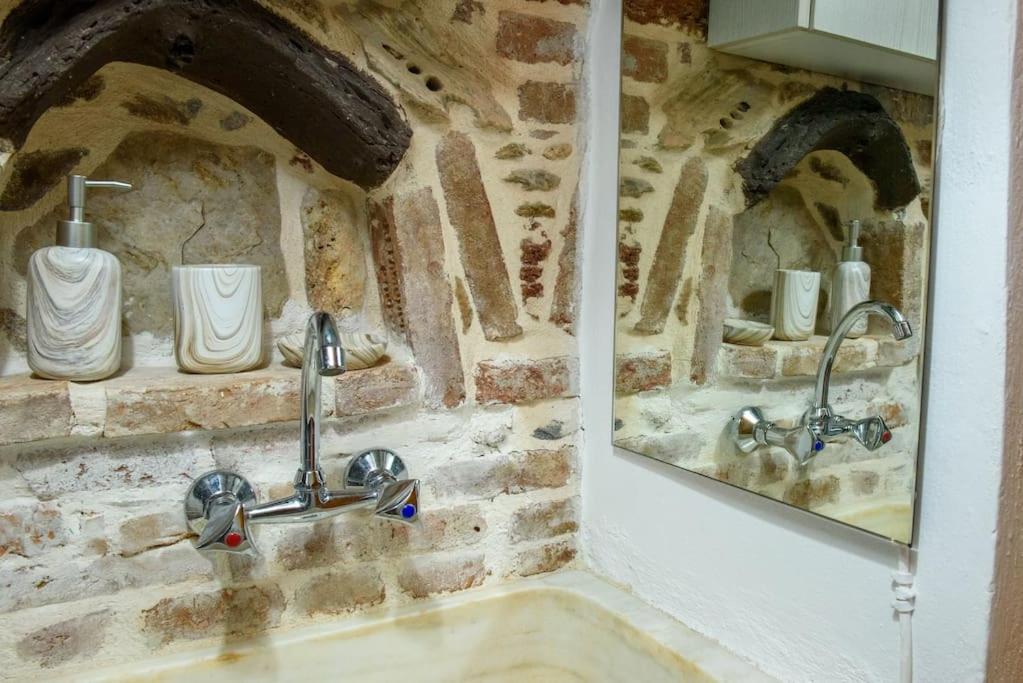 Lavrio Stone House 5 Min From The Centre/Port Apartment Exterior photo