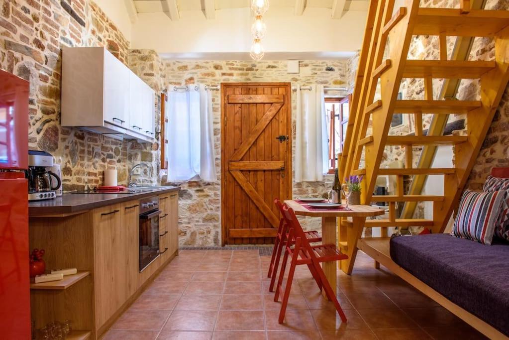 Lavrio Stone House 5 Min From The Centre/Port Apartment Exterior photo